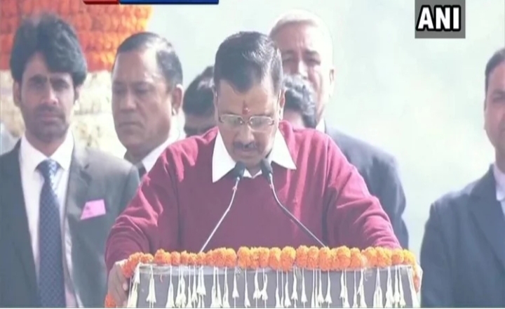 अरविंद केजरीवाल ने रामलीला मैदान में लगातार तीसरी बार दिल्ली के मुख्यमंत्री पद की शपथ ली।