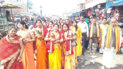 बहराइच भव्य कलश यात्रा में भक्तो ने भरा कलश। रिपोर्ट :- पंकज कुमार सिंह।