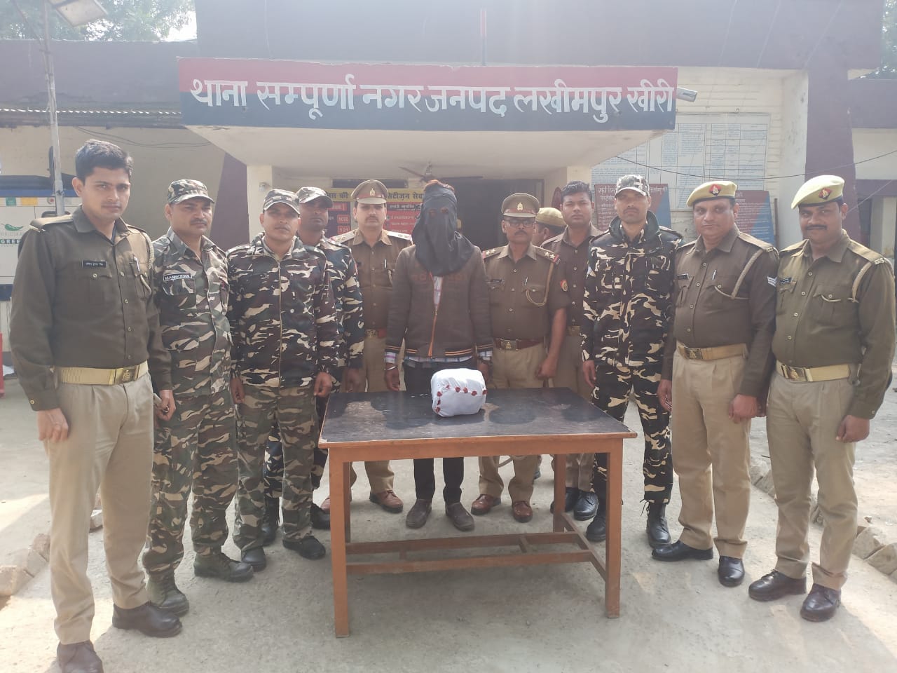 6.161 किलोग्राम अवैध चरस 2अदद मोबाइल 250 रुपए भारतीय व ₹50 नेपाली मुद्रा के साथ 01 अभियुक्त गिरफ्तार
