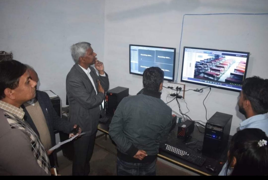 परेशान की समस्या का समाधान डीएम ने मानी टरिंग सेल से देखें परीक्षा के अंदर