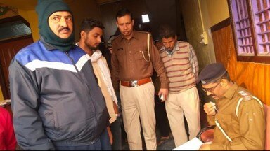 पूर्व मुखिया के परिजनों को बंधक बना हथियारबंद लुटेरों ने 7 लाख रुपये से ज्यादा की संपत्ति लूटी