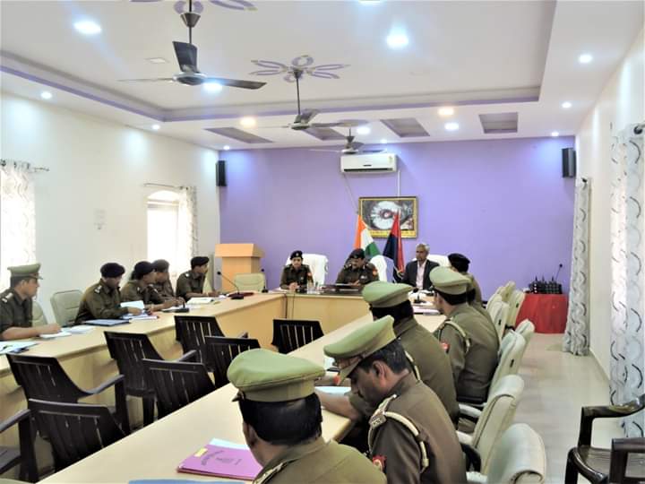 श्रीमान अपर पुलिस महानिदेशक महोदय लखनऊ जोन लखनऊ द्वारा की गई समीक्षा गोष्टी
