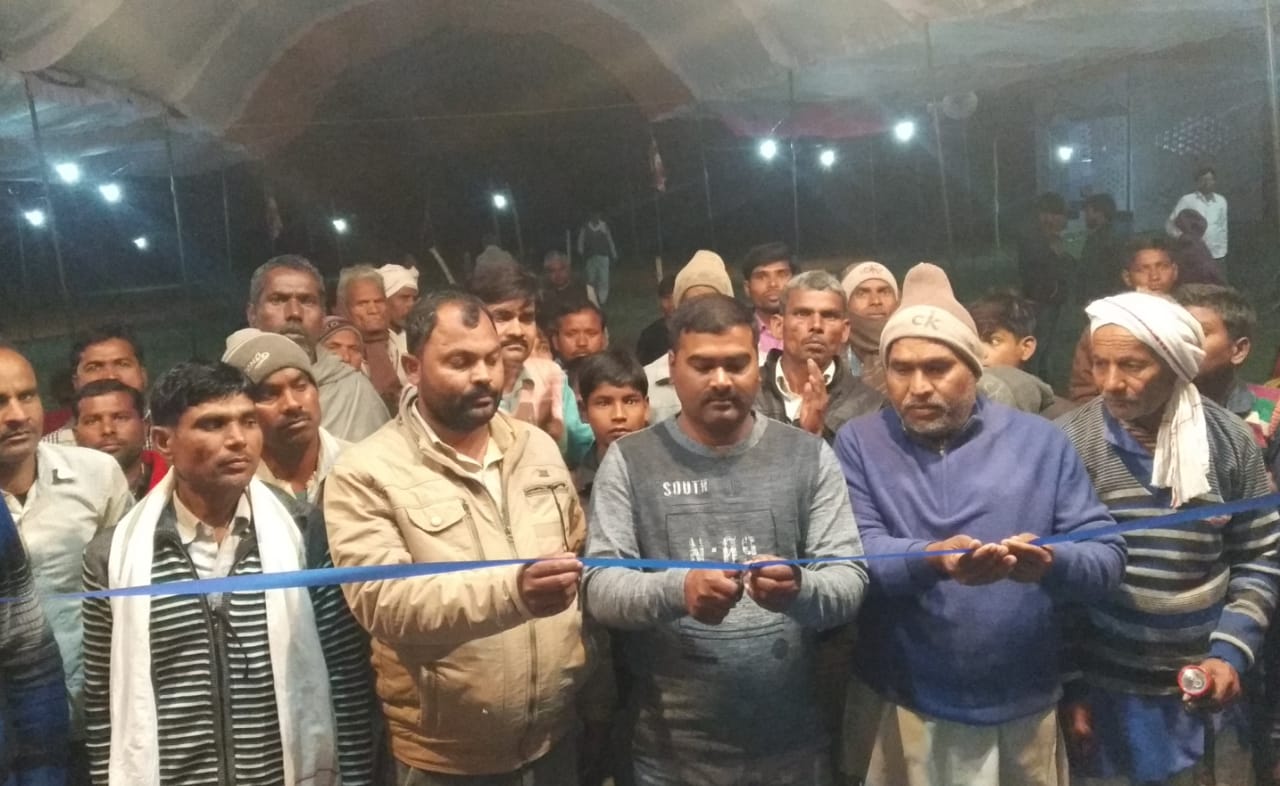 फीता काट के मेले का शुभारंभ किया गया मुख्य अतिथि चंद्रशेखर वर्मा प्रधान जी के द्वारा