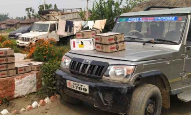 बगहा पुलिस ने बोलेरो से 24 कार्टून शराब बरामद किया, कारोबारी फरार