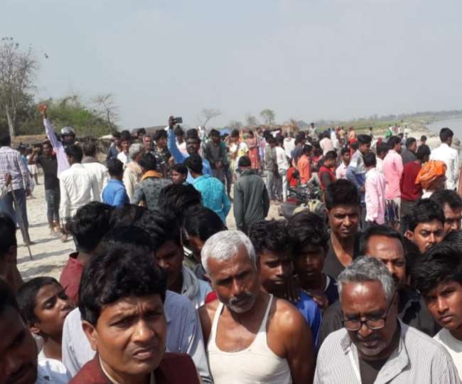 बिहार: गोपालगंज में नदी में पलट गई नाव, छह लोग लापता, दो के शव बरामद।।