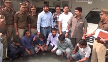 नोएडा पुलिस ने 6 लोगों को गिरफ्तार कर उनके कब्जे से आधा दर्जन लग्जरी गाड़ियां बरामद की
