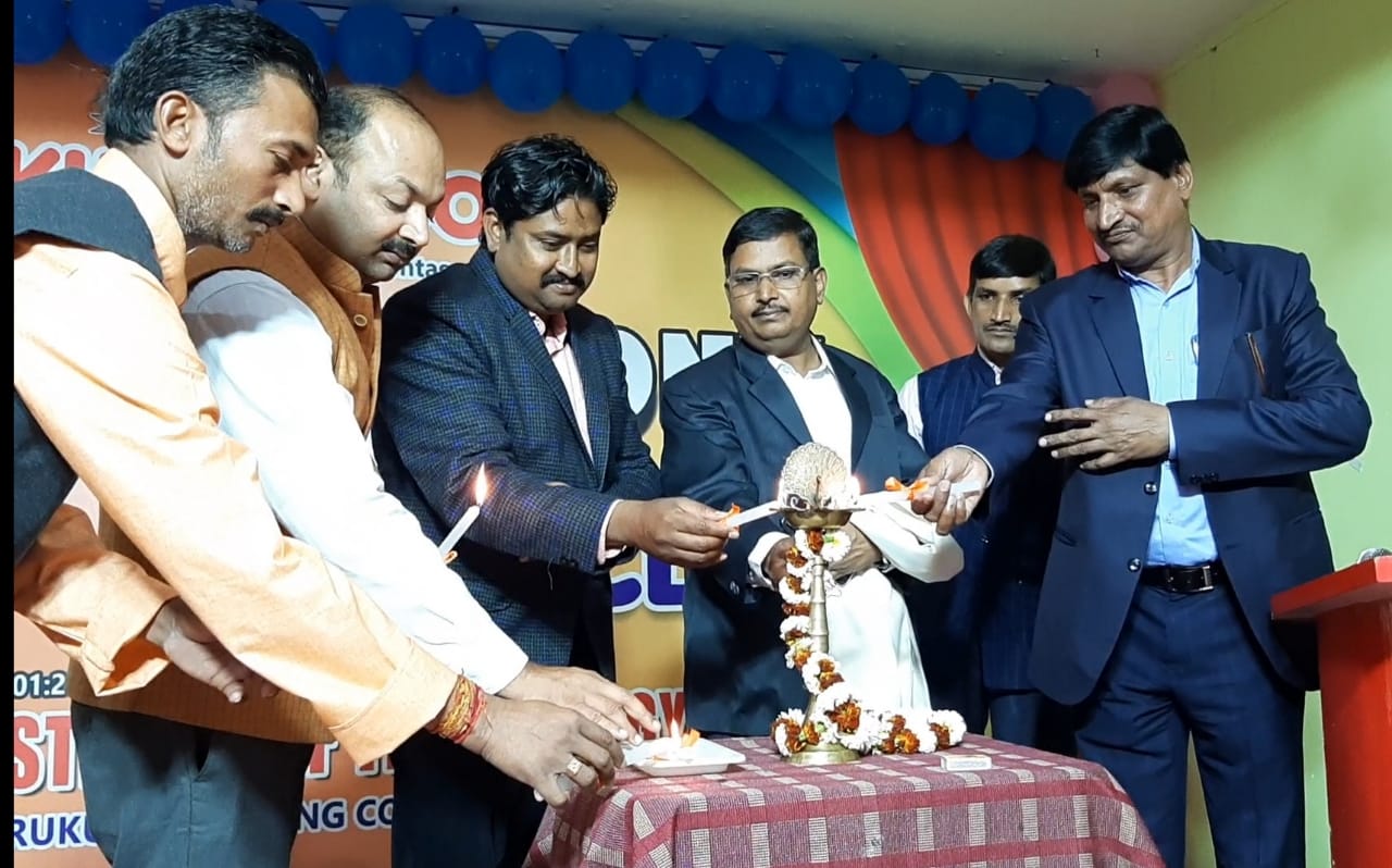  रोहतास।गुरूकुल स्कूल में किड्स व स्मार्ट क्लास रुम का हुआ शुभारंभ ।