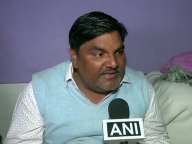 दिल्ली हिंसा: ताहिर हुसैन का कोर्ट में सरेंडर, दंगों के दौरान छत से मिला था हिंसा का सामान