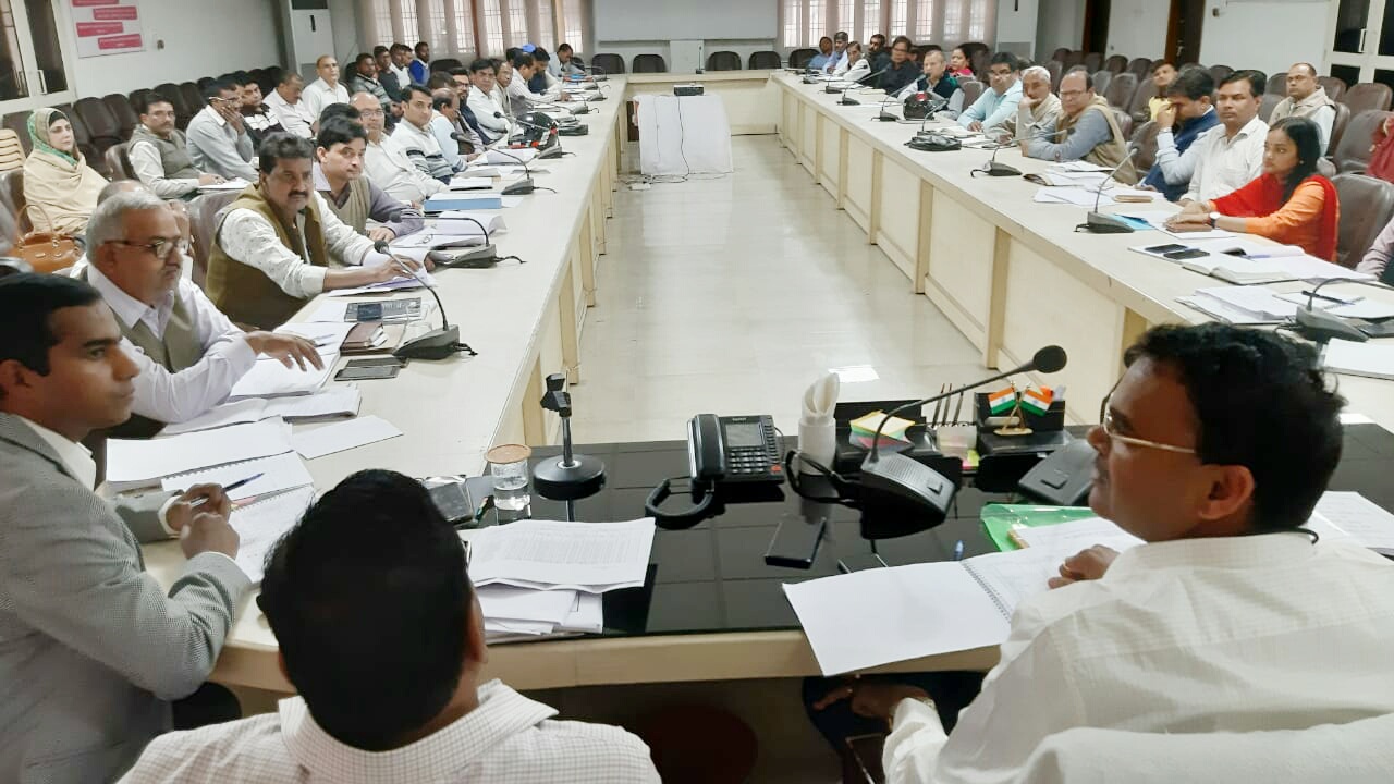 सभी विभाग करे लक्ष्य के सापेक्ष वसूली अन्यथा होगी कार्यवाही-डीएम