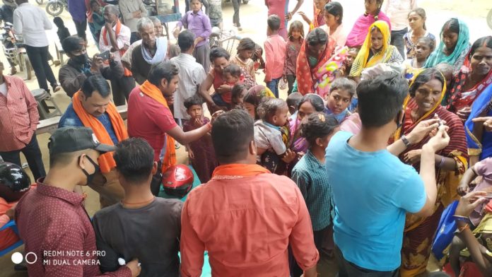 नैतिक जागरण मंच ने निभाई नैतिकता , करीब पंद्रह हजार लोगों को कोरोना वायरस से बचाव के लिए निःशुल्क में पिलाई दवा।