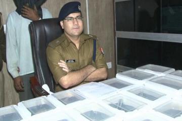 निकाय चुनाव में खलल डालने की थी कोशिश, पुलिस ने पकड़ा हथियारों का जखीरा