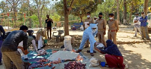 लॉक डाउन का उल्लंघन करने वालों की खैर नहीं। बहराइच थाना अध्यक्ष रामगांव।