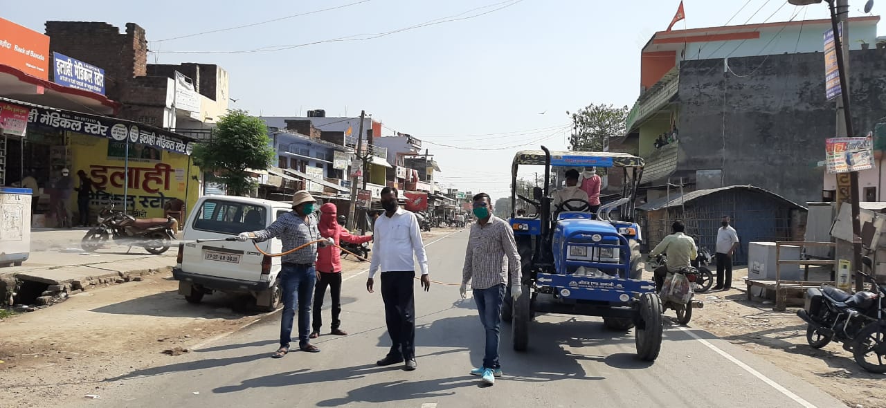 कोरोना को हराने के लिए मुस्तैदी से जुटे ब्लॉक कर्मचारियों ग्राम प्रधान