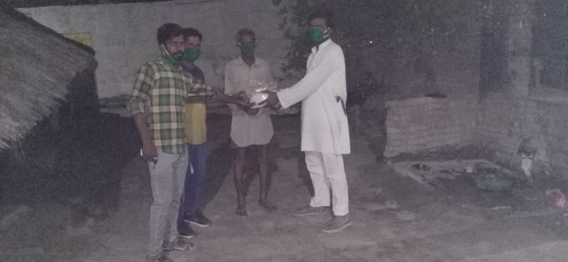 सोसायटी ने गरीबों को वितरित किए जरूरत का सामान