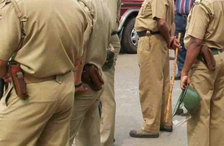 दुकानदार को पीटा, दो दरोगाओं समेत आठ लाइन हाजिर, एसपी ने की कार्रवाई