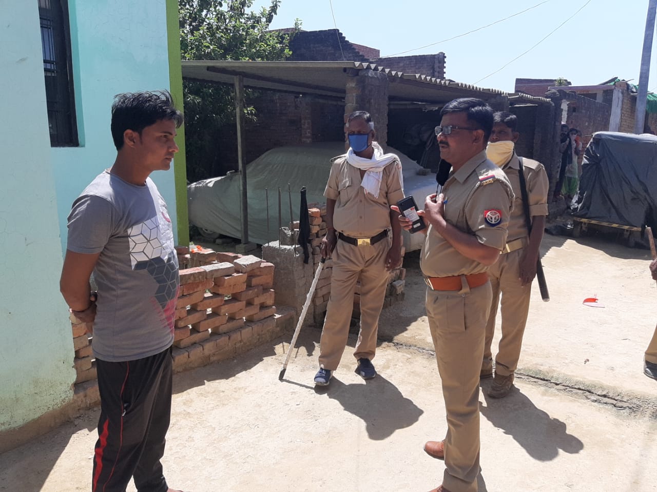 हैदराबाद पुलिस ने मस्जिद व मदरसों का किया मुआयना व  बेवजह सड़कों पर घूम रहे लोगों को खदेड़ा