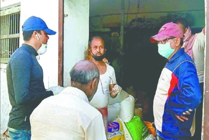 ग्राहक बनकर सामान खरीदने निकले एसपी सिटी, दुकान पर पकड़ी कालाबाजारी