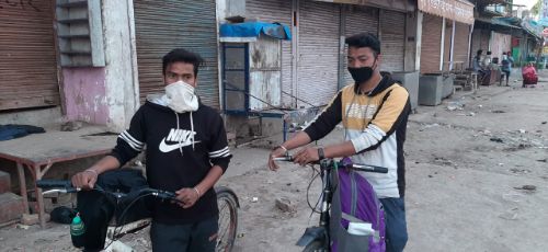 चंडीगढ़ से साइकिल द्वारा बहराइच रुपईडीहा पहुंचे दो नेपाली युवको को भेजा गया कैम्प।