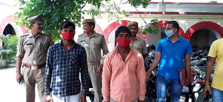कोतवाली पुलिस व एस टी एफ बरेली की संयुक्त टीम ने₹25000 का इनाम सहित एक अन्य साथी को गिरफ्तार