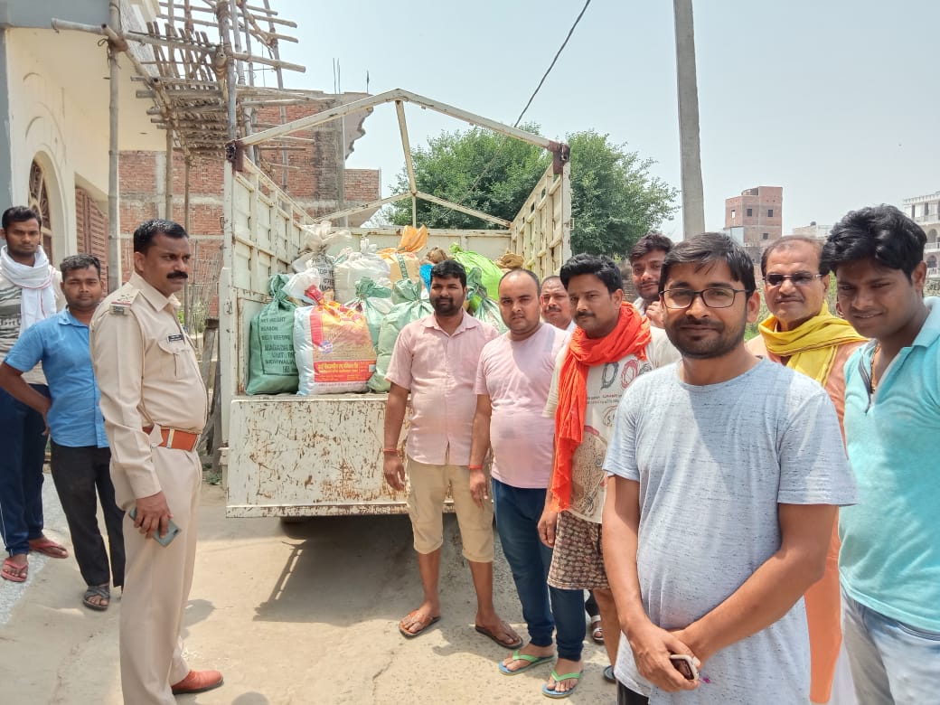 अपनी जान जोखिम में डालकर जरूरतमन्दों के भरोसे पर खरा उतर रही है पुलिस।।