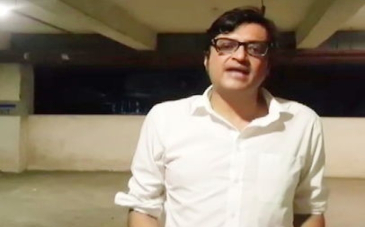 मुंबई में अर्णब गोस्वामी पर दो लोगों ने हमला करने की कोशिश की