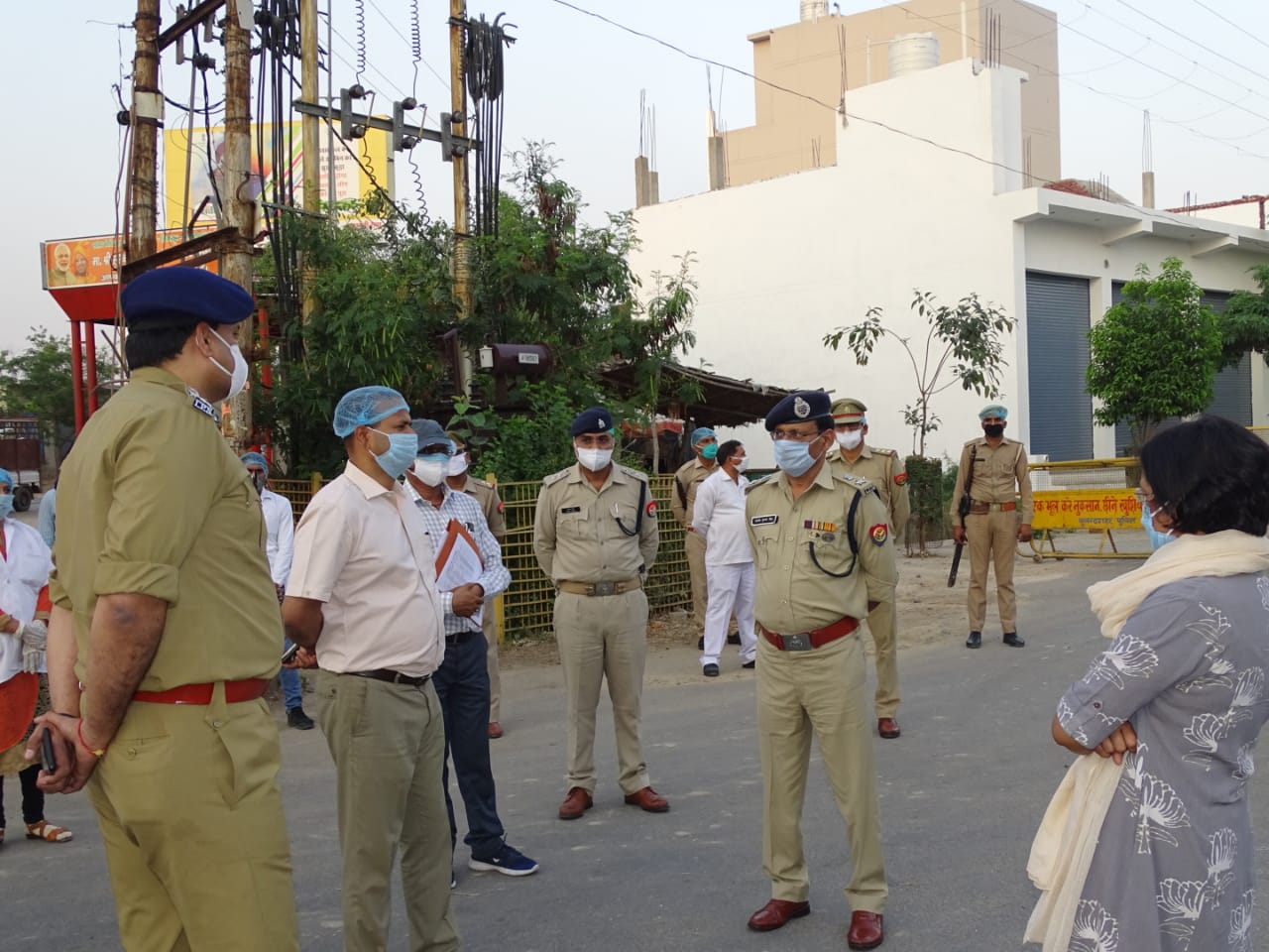 आयुक्त मेरठ मण्डल साथ उच्चाधिकारियों द्वारा हॉट स्पॉट एरिया का हुआ निरीक्षण