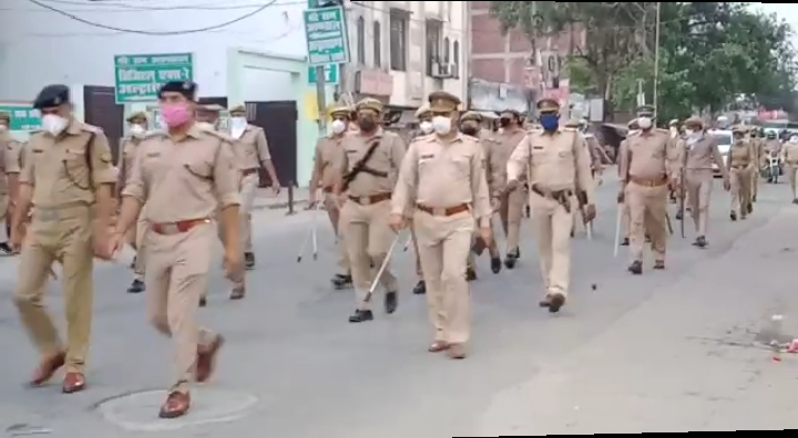 एसपी के नेतृत्व में कोरोना योद्धाओं ने निकाला  फ्लैगमार्च