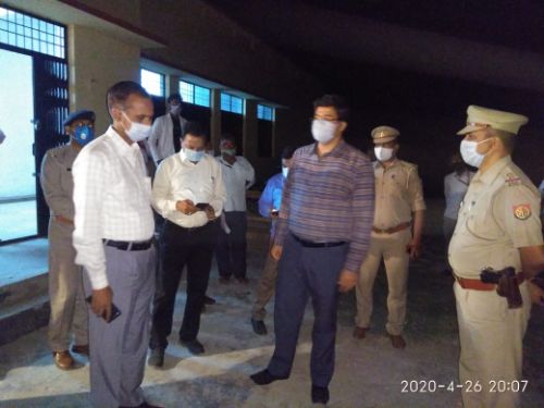 जवाहर नवोदय विद्यालय व संजीवनी कालेज का डीएम एसपी ने किया निरीक्षण।।।नसीम खान।।।