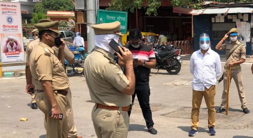 एडीसीपी वेस्ट विकाश चंद्र त्रिपाठी ने सिविल ड्रेस में पुलिस की मुस्तैदी का लिया जायजा।।।नसीम खान।।।