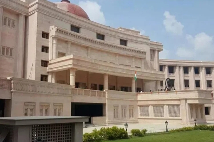 69 हजार सहायक शिक्षक भर्ती में हाईकोर्ट से योगी सरकार को राहत, पक्ष में आया फैसला