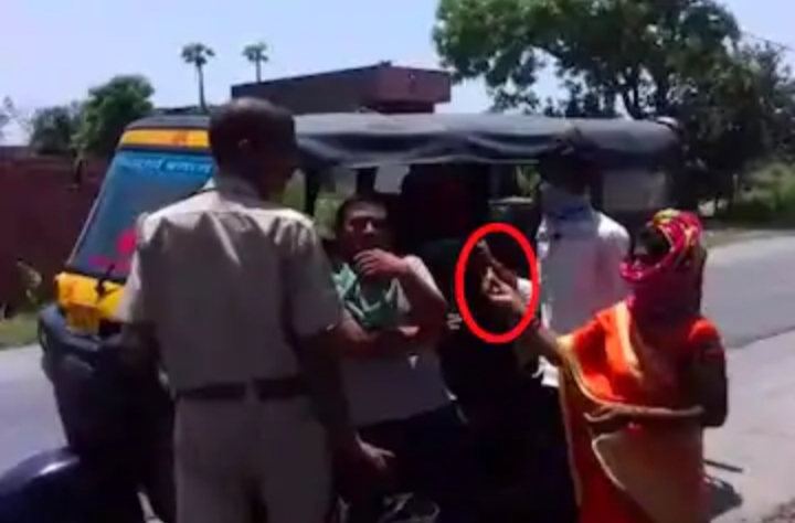 लॉक डाउन के बीच पुलिस का क्रूर का चेहरा एक बार फिर सामने आया पति का इलाज कराने निकली महिला से पुलिस ने की अवैध वसूली 