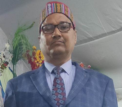 ई पाठशाला से छात्र-छात्राओं का संवर रहा भविष्य। (प्रधान शिक्षक साकेत भूषण तिवारी)