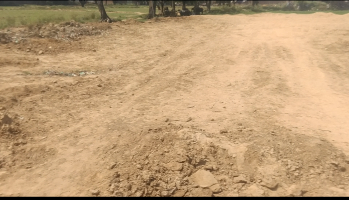 तालाब पर मिटटी भरान को लेकर उप जिलाधिकारी ने किया दौरा