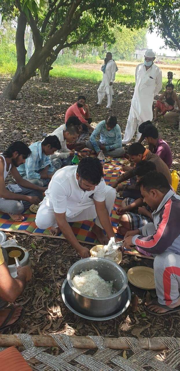 भूख का कोई धर्म नही घरों के लिए निकले भूखे मजदूरों के लिए यह लंगर जीवन की तरह