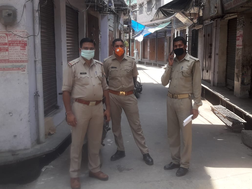 लॉक डाउन के चलते पुलिस ने निभाई सख्त ड्यूटी 