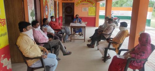 बीईओ ने ग्राम प्रधानों व शिक्षकों के साथ की सामुदायिक बैठक।। रिपोर्ट :- देवीपाटन मंडल प्रभारी।