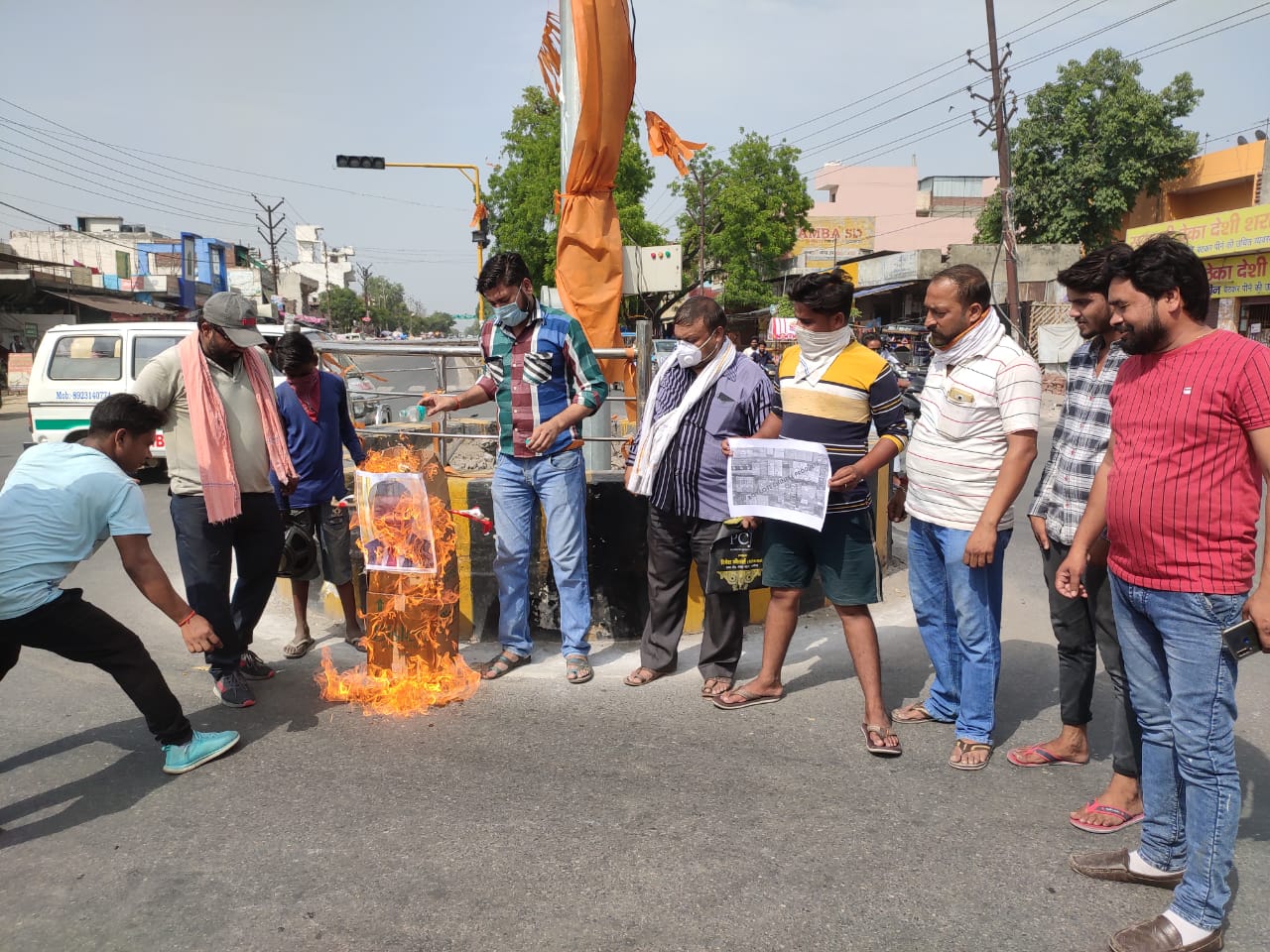 पुतला दहन कर किया विरोध प्रदर्शन, चीनी सामानों से लेकर चीनी ऐप को करेंगे बायकॉट