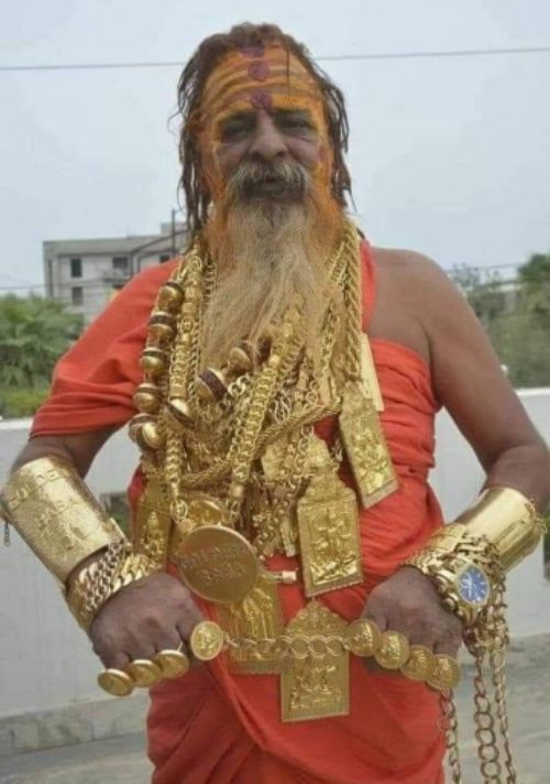 चर्चित गोल्‍डन बाबा उर्फ सुधीर कुमार मक्‍कड़  का लंबी बीमारी के बाद निधन हो गया है।