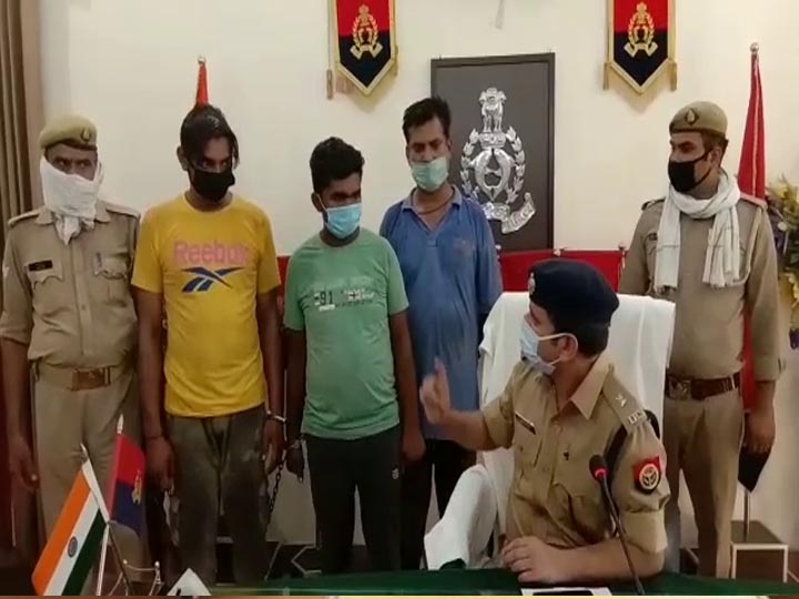 यूपी के मुजफ्फरनगर में पुलिस ने छापा मारकर अवैध शराब की फैक्ट्री का भंडाफोड़ किया