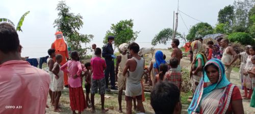  NDRF नावों सहित पहुँची बाढ़ प्रभावित गाँवों में।