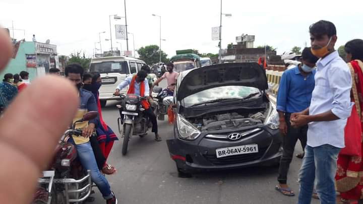 कार ओर मोटरसाइकिल सवार में भयंकर टकर