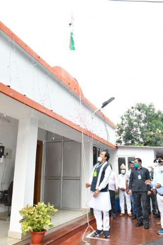 उप मुख्यमंत्री श्री केशव प्रसाद मौर्य ने 07-कालिदास मार्ग पर किया झंडारोहण   ।।।नसीम खान।।।