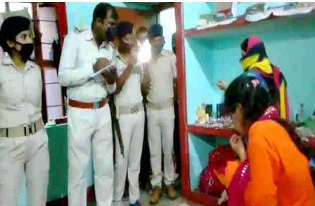 सेक्स रैकेट का भंडाफोड़ 