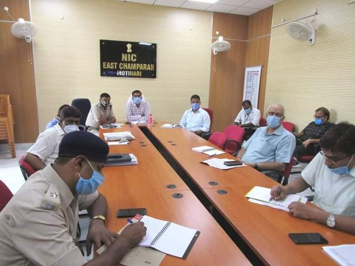 मुख्य सचिव ने विडियो कॉन्फ्रेंस से सभी जिला अधिकारी से बात की