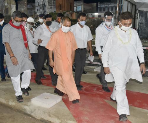मुख्यमंत्री जी ने आज गोरखपुर मण्डल की समीक्षा की तथा स्थानीय जन-प्रतिनिधियों से मुलाकात की★★★नसीम खान★★★