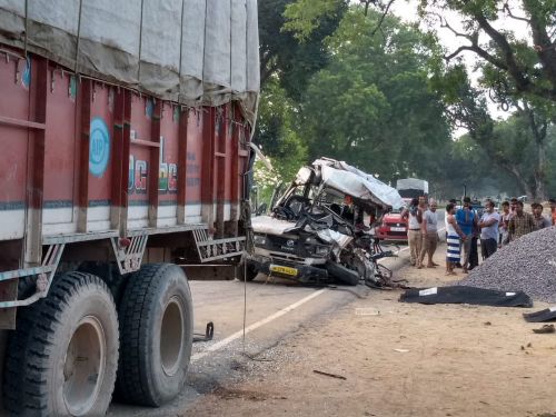  बहराइच-गोंडा नेशनल हाईवे पर हुआ भीषण सड़क हादसा, पांच की मौत, 11 घायल।