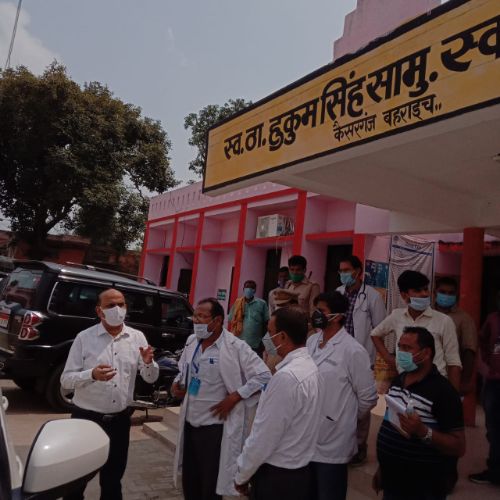 नोडल अधिकारी ने किया सामुदायिक स्वास्थ्य केन्द्रों का निरीक्षण।  तहसील कैसरगंज में की बाढ़ राहत व बचाव कार्यों की समीक्षा।