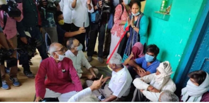 हाथरस कांड: भाभी बनकर पीड़ित परिवार के बीच रह रही थी महिला, जांच में सामने आया सच  
