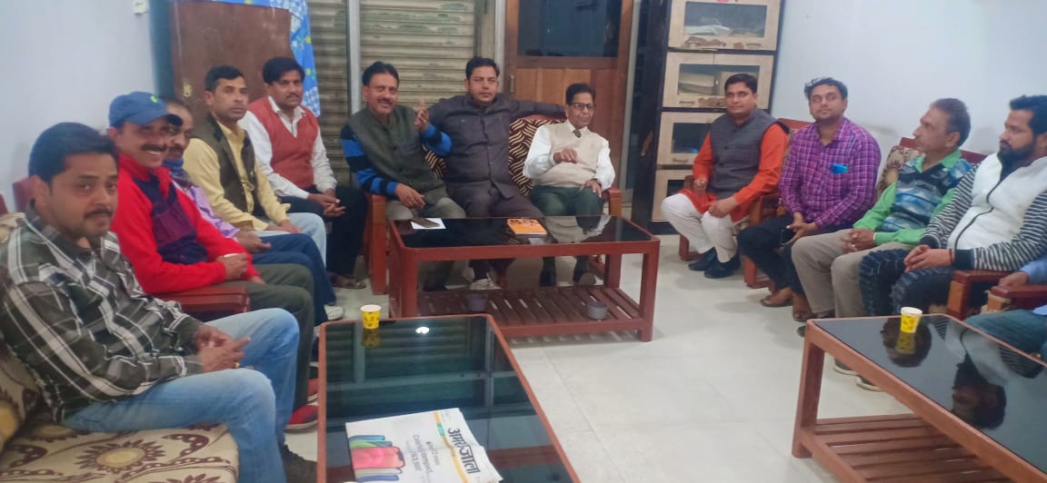 पश्चिम उत्तर प्रदेश उद्योग व्यापार मंडल ने उप जिलाधिकारी नगीना को सौंपा ज्ञापन