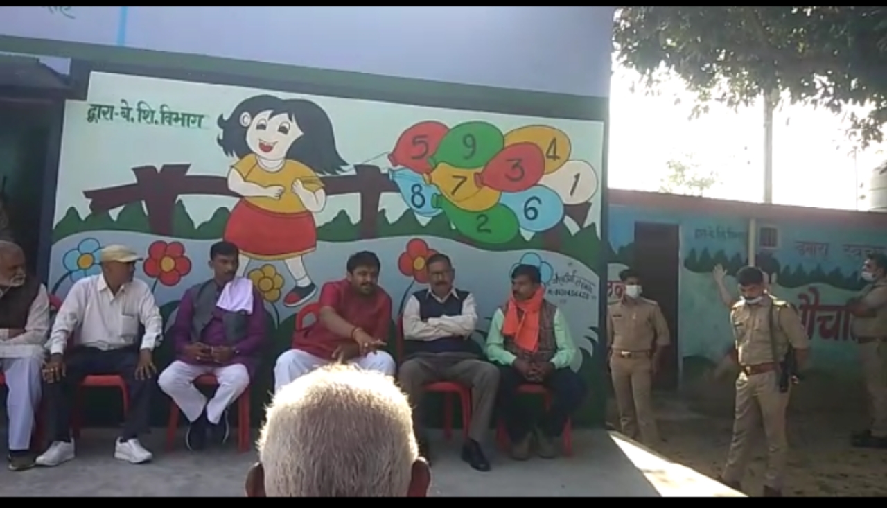 विधायक ने गांव पहुंचकर सुनी लोगों की समस्या